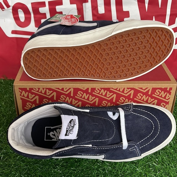 Vans Sk8-Hi
(Pig Suede)Parisian Night/Snow White
VNOA32QG9G5
WMNS sneakers - Picture 4 of 16